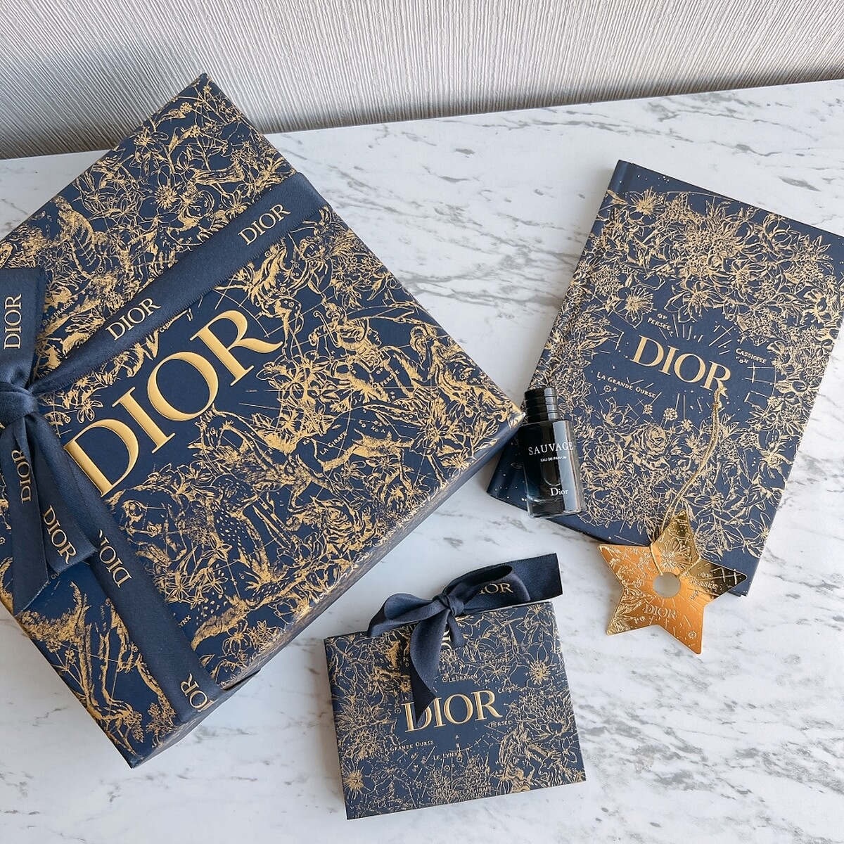 DIOR迪奧專櫃2022聖誕滿額禮讚。