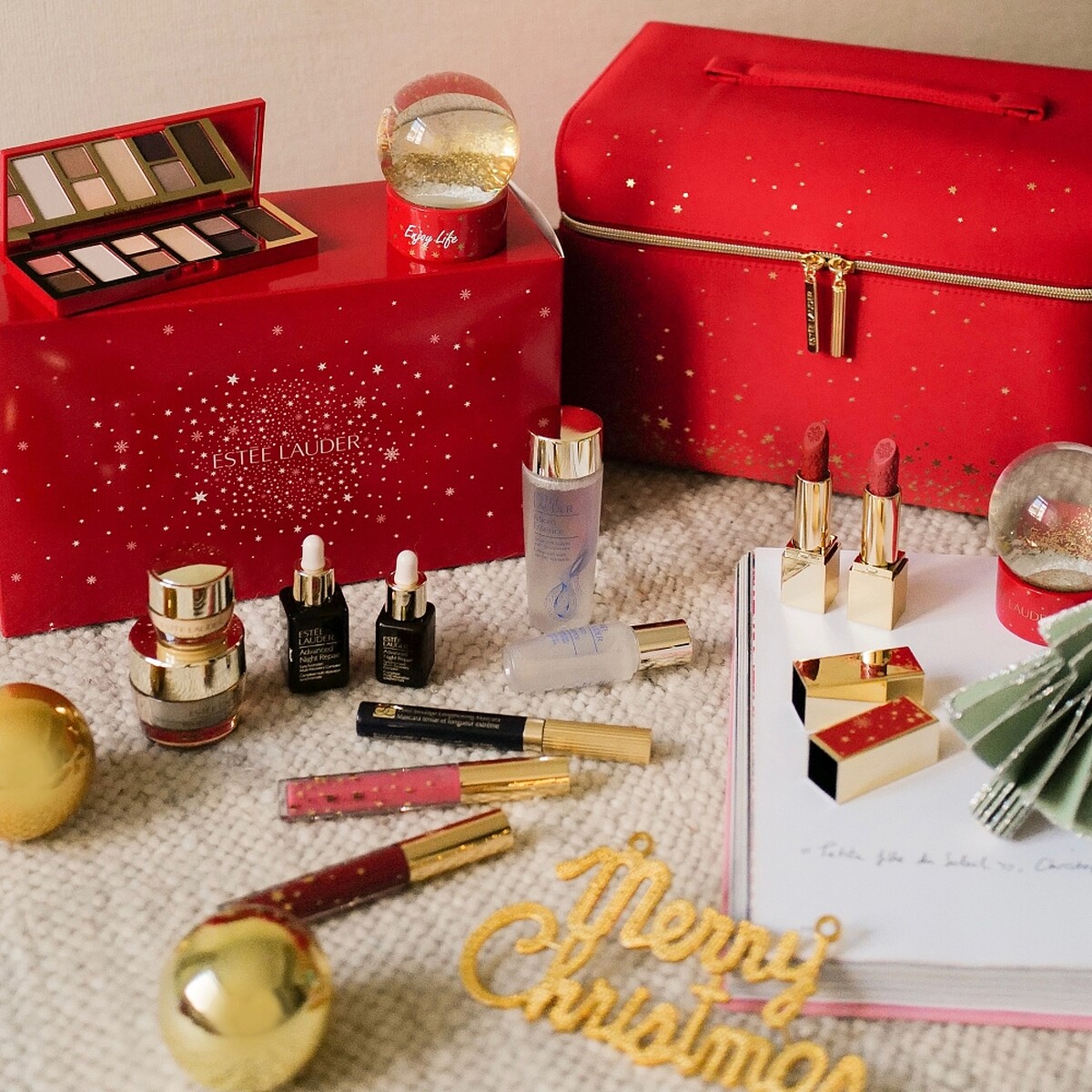 雅詩蘭黛夢幻心願歡慶禮盒組情境圖。