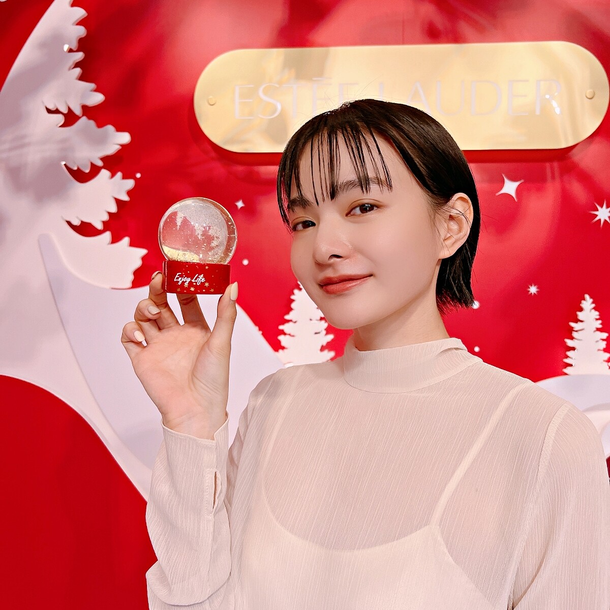 雅詩蘭黛2022聖誕奇幻水晶球。