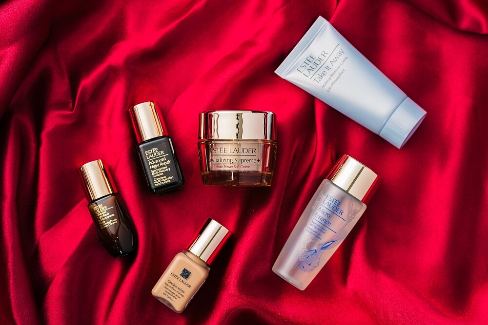 雅詩蘭黛聖誕滿額贈-無敵水潤修護組。