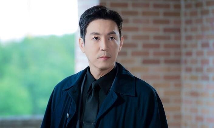 《人生勝利組》崔元英飾演的黃賢道aka權耀漢 為錢瘋魔