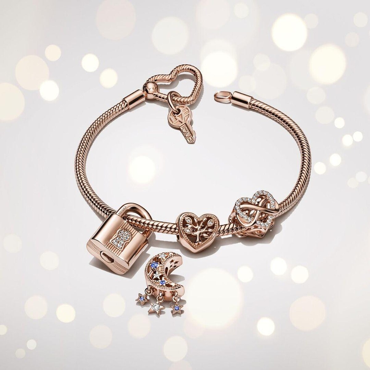 2022全新冬季珠寶系列鍍14K玫瑰金手鍊 推薦價NT$6,880/串飾1,580元起