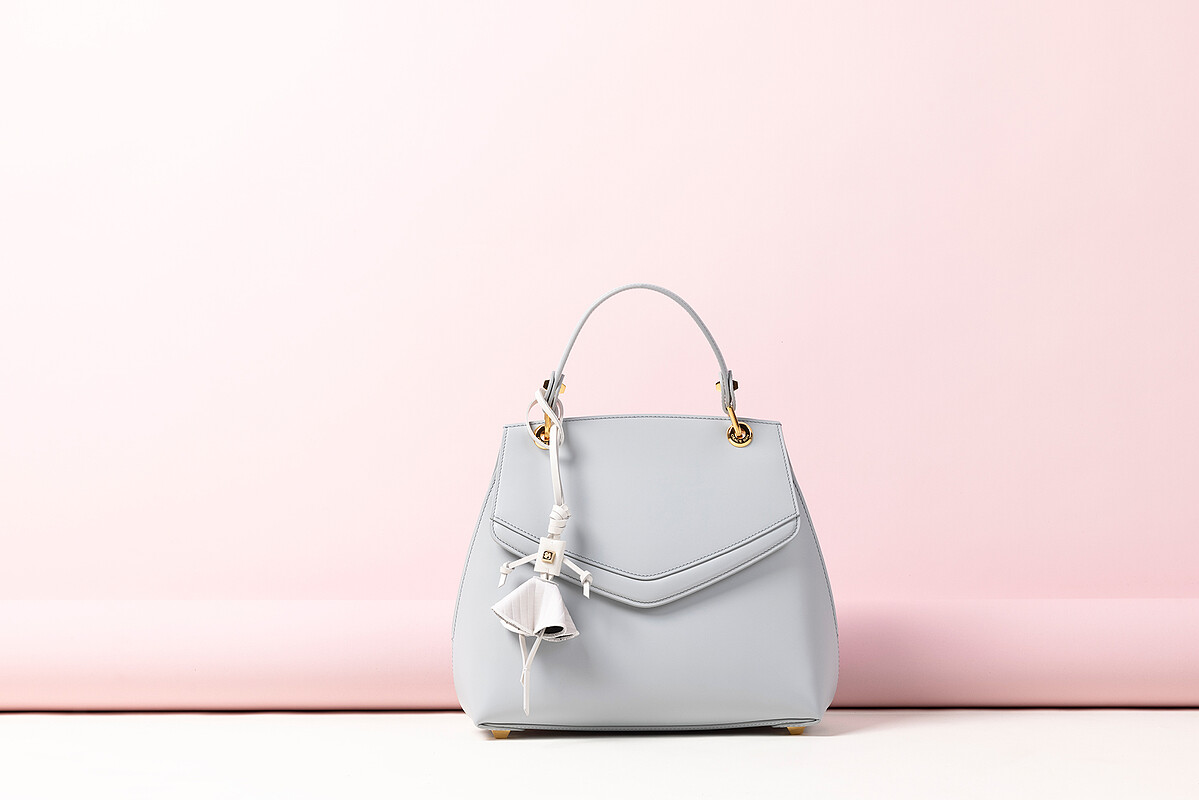 Love Letter系列包款，建議售價請參考GRACE HAN官網。