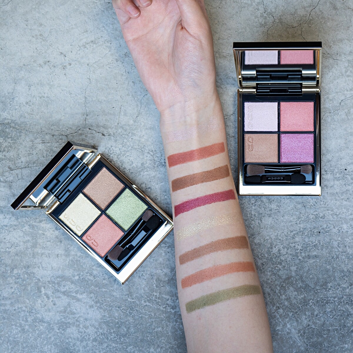 SUQQU晶采盈緻眼彩盤(#120 冬薔薇-FUYUSOUBI、#121寒花KANKA)手部試色。