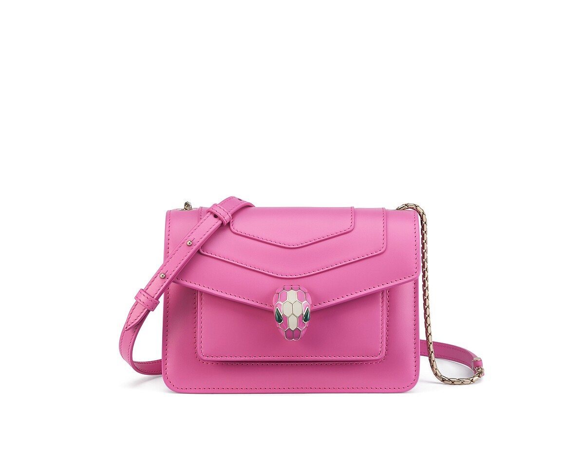 BVLGARI SERPENTI FOREVER 杜鵑花石英色小牛皮肩背包，NT85,200。