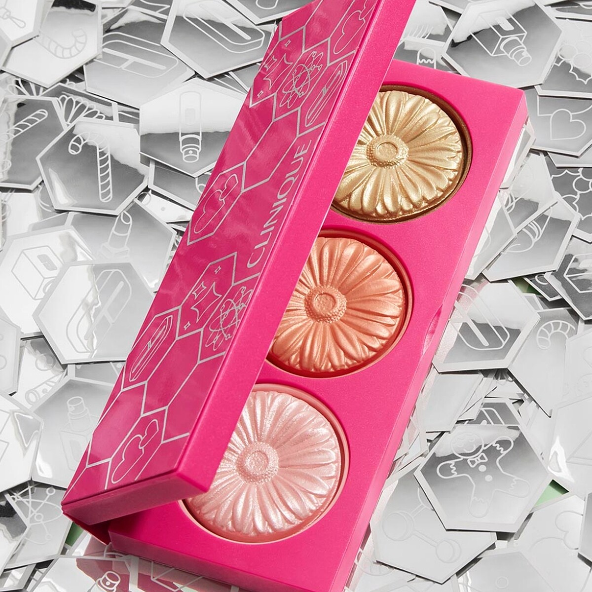 倩碧玩色花漾頰彩盤，NT1,850