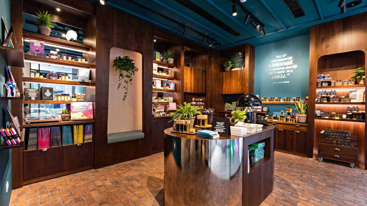 Lush台北忠孝店擁有獨立的香水圖書館區域。