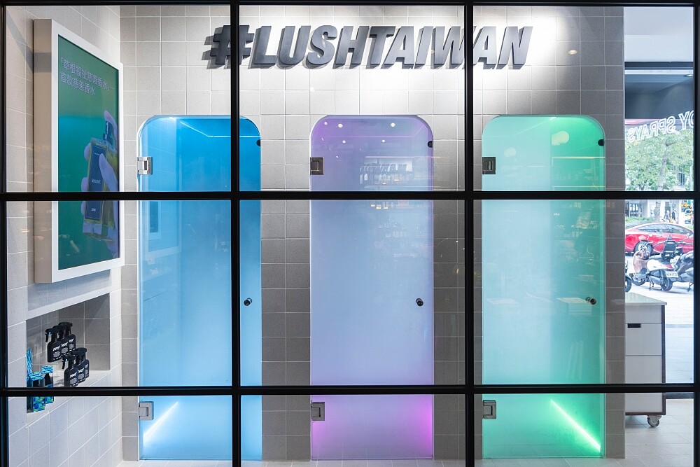 LUSH台北忠孝店還有獨立的身體噴霧區域。