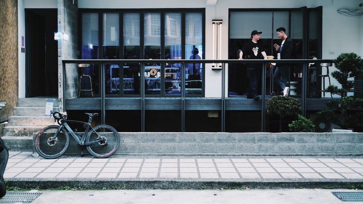 Neighbour 以社區鄰里雜貨店為概念。