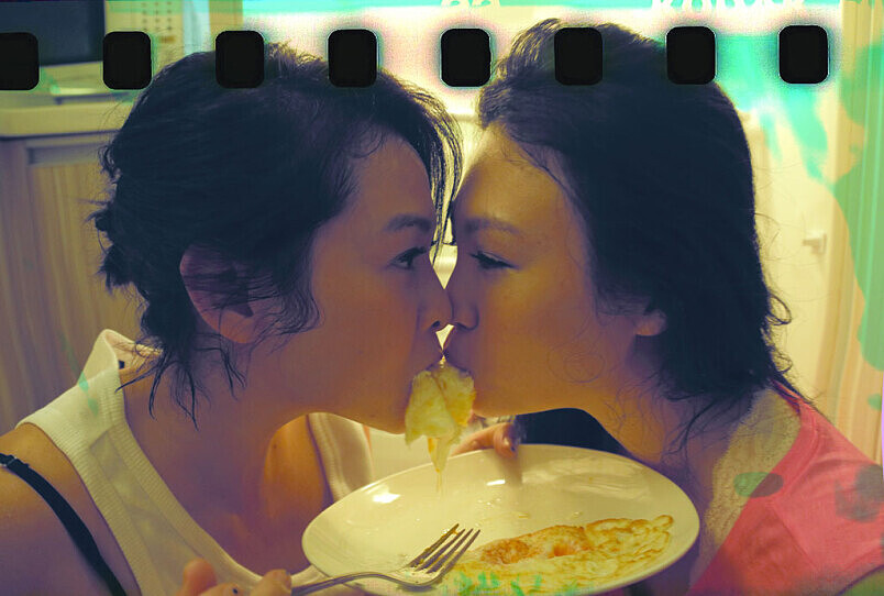 紙上電影《就在這裏》劇照，劉若英與魏如萱。