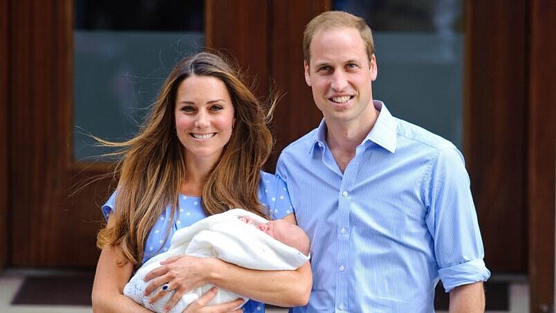 劍橋小王子初登場！威廉王子、凱特王妃攜手幸福現身