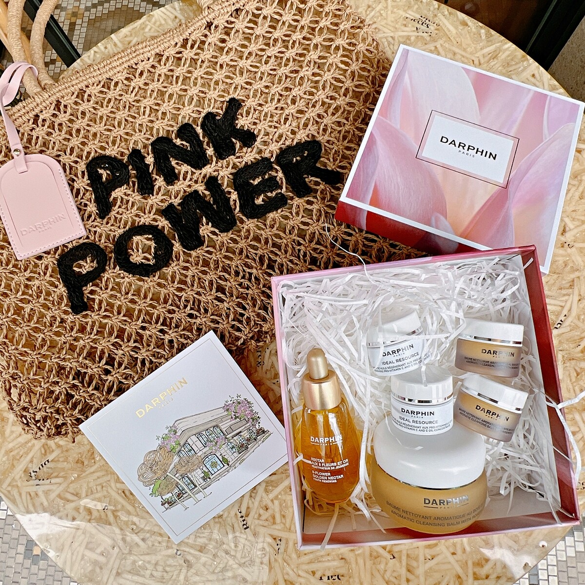 Darphin朵法限量「金緻光高訂禮盒」，推薦價NT8,600。