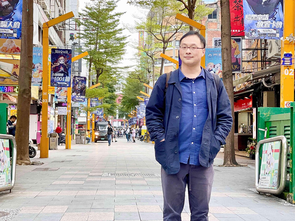 《還有愛的日子》導演深田晃司來台宣傳,忙中偷閒驅車西門町