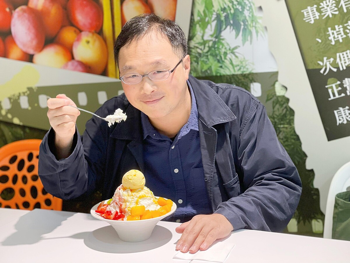 深田晃司如願以嚐台灣芒果冰,直呼超開心