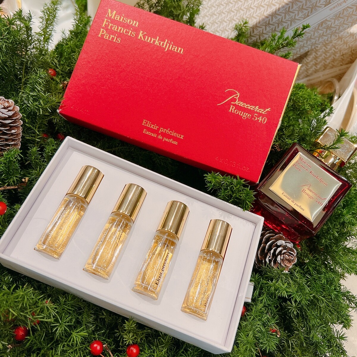 Maison Francis Kurkdjian(MFK) Baccarat Rouge 540水晶之焰香精珍罕隨身滾珠瓶組4ml*4，NT4,980Maison Francis Kurkdjian(MFK) Baccarat Rouge 540水晶之焰香精珍罕隨身滾珠瓶組4ml*4，NT4,980