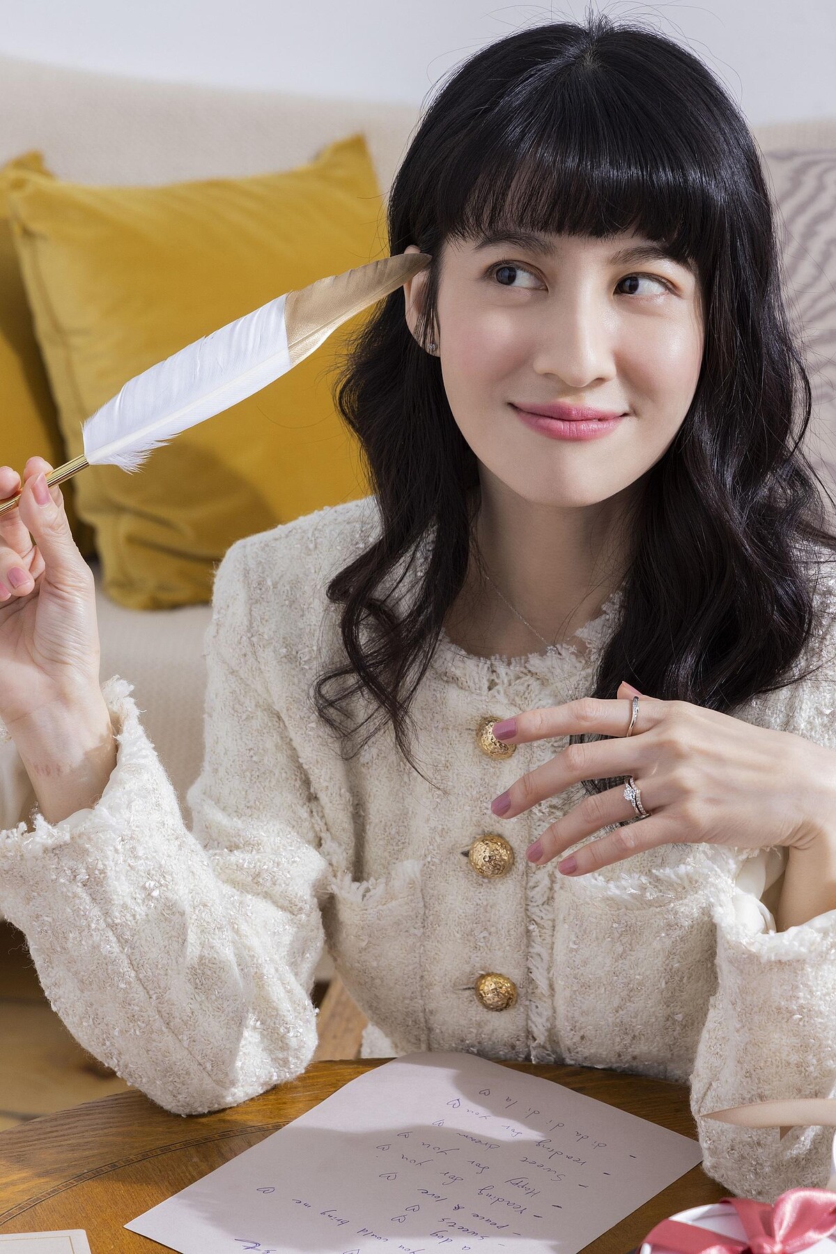 Kelano訂婚鑽戒、Hatur玫瑰金結婚對戒(女款)、Nocturnal淺棕金雙金婚戒(食指配戴款)。