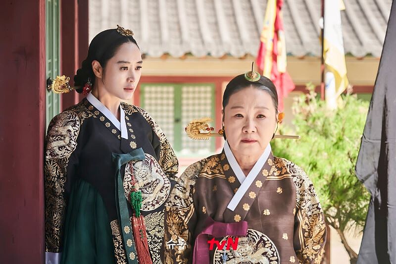 《王后傘下》宮鬥不斷金海淑金憓秀婆媳過招