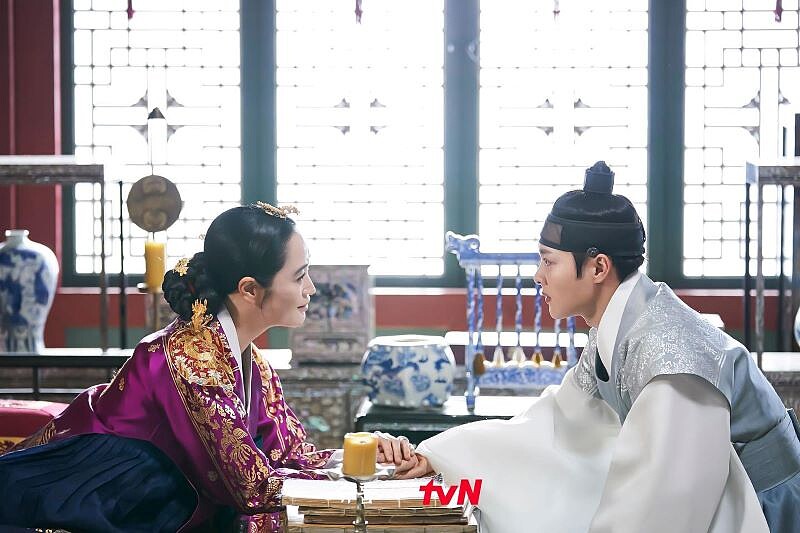 《王后傘下》金憓秀對其他嬪宮生的孩子也悉心教導