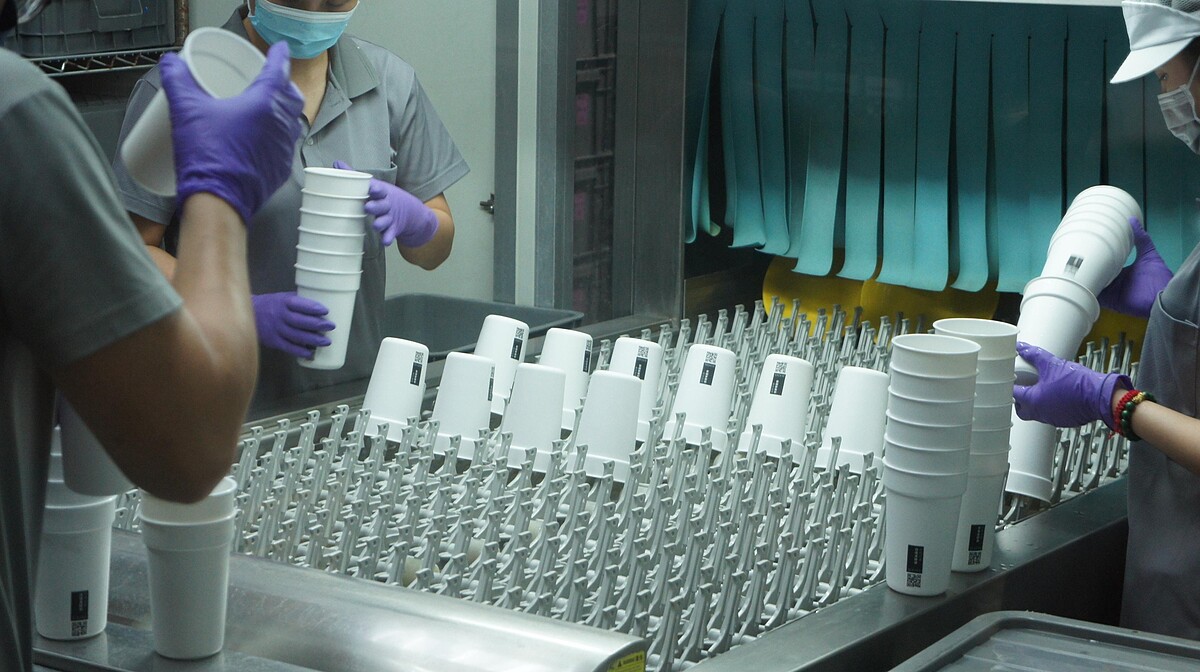 循環杯送至清洗廠仔細清潔。（圖／好盒器提供）