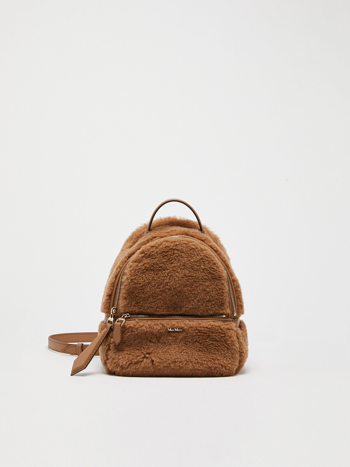 Max Mara FW22 Teddy fabric backpack，NT38,800。