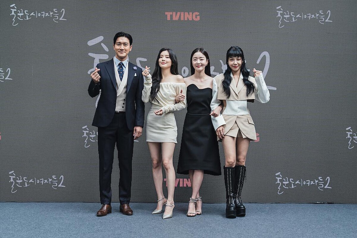 由左至右：崔始源、李先彬、韓善伙、鄭恩地