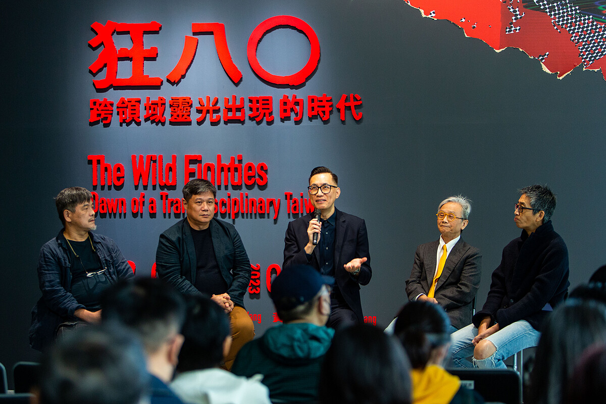 攝影家劉振祥、策展人黃建宏及王俊傑、藝術家李銘盛、導演王耿瑜(左至右)