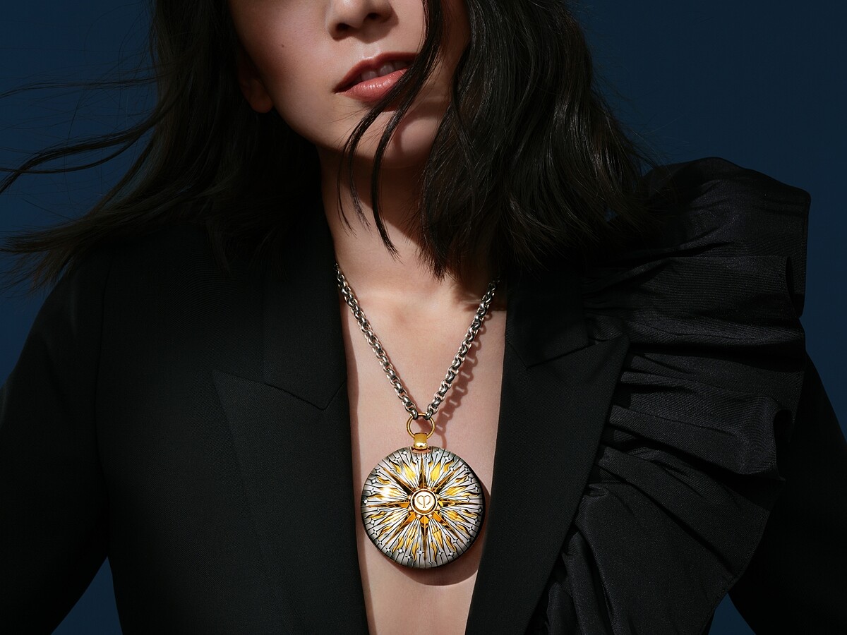 肌膚之鑰40週年高級訂製珠寶系列精質乳霜高訂珠寶吊墜。