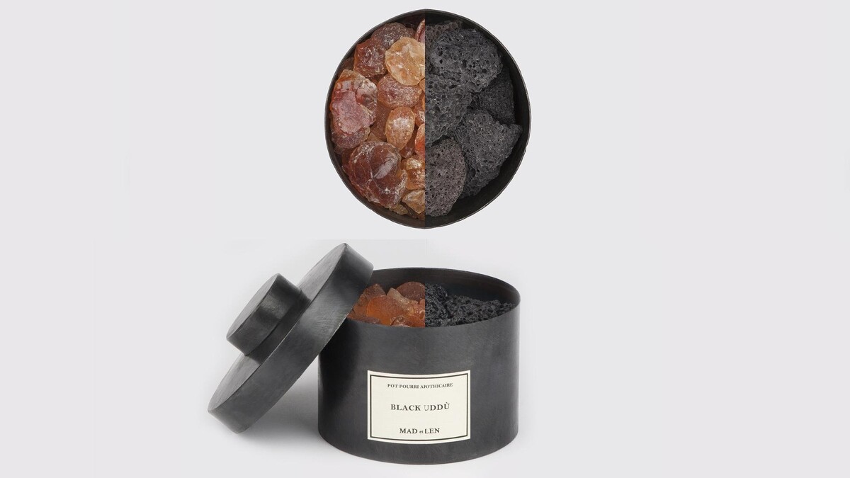 琥珀香氛罐（左）／熔岩石香氛罐（右）