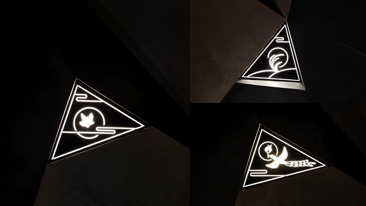 連結大廳與梯廳的「洞穴走道」綴有楓葉、小米、藍鵲圖騰，背景音樂還是踩樹葉及搗小米聲