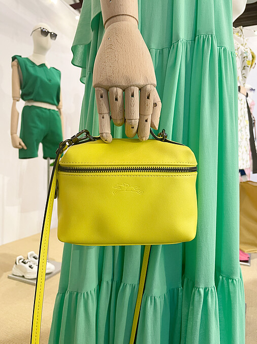 皮革款，NT$12,200