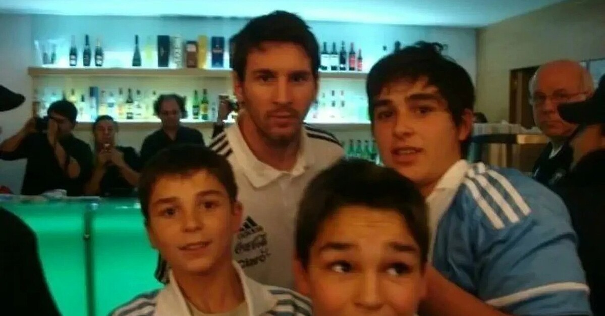 Messi梅西＆&Aacute;lvarez艾瓦雷茲（左一）