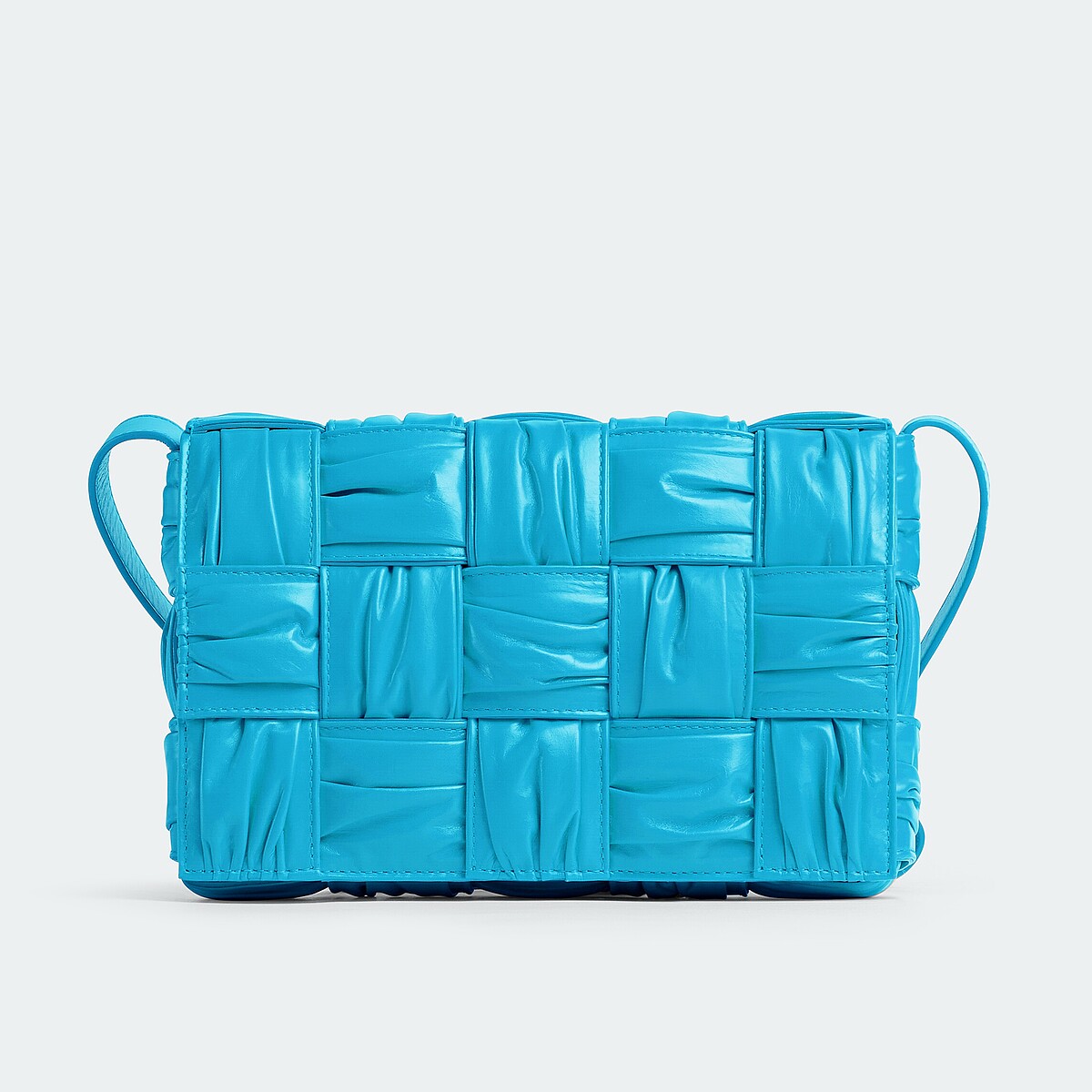 Cassette 皮革抓皺肩背包，NT$ 112,600