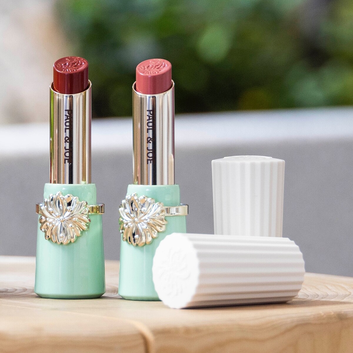 PAUL & JOE西洋菊高光持色唇膏。