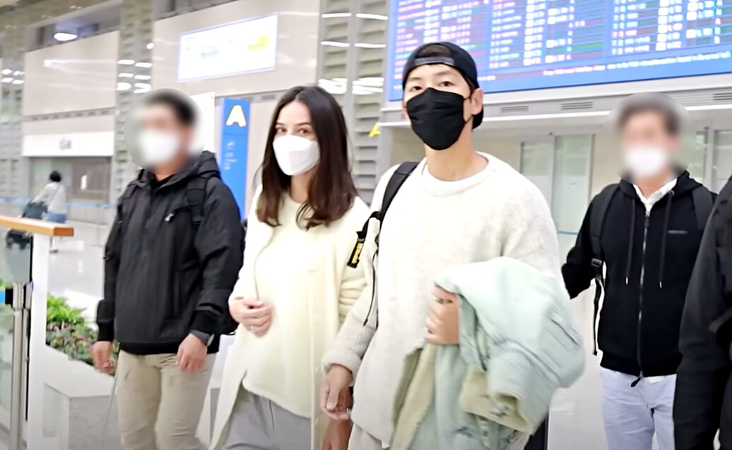 宋仲基與Katy一同返國(翻攝自網路)