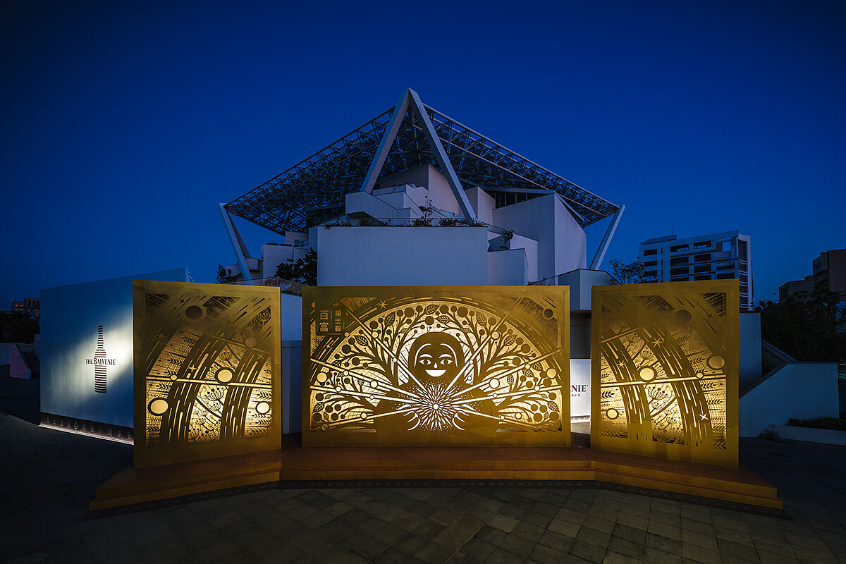 晚上加上燈光又是另外一種溫馨迷人的氛圍。