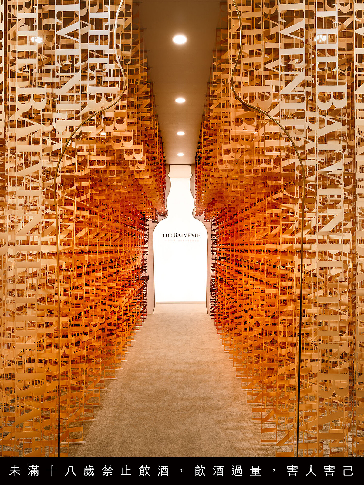 氣勢驚人的紙藝迴廊也是必拍亮點。