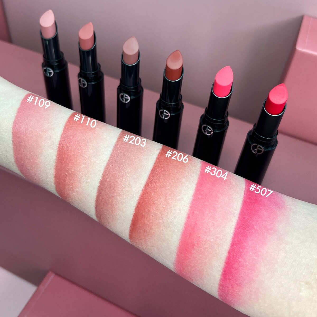 Giorgio Armani奢華絲緞訂製唇膏2023年新6色手部試色(左起) #109、#110、#203、#206、#304、#507。