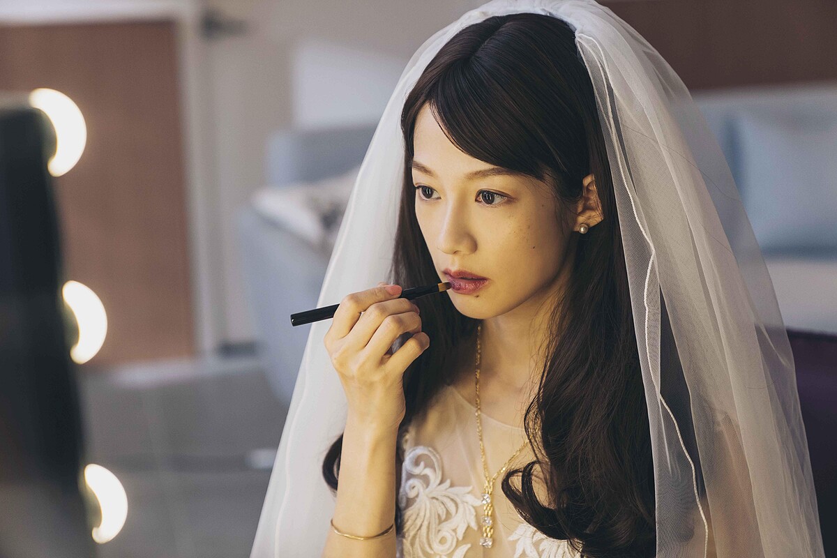 簡嫚書在《恭請光臨曾賈府喜事》中面臨「中年消失症」即將快速衰老的壓力