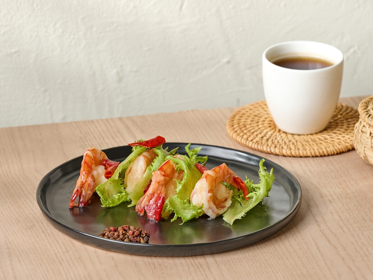 「川椒蝦球」是主廚研讀古書而來的全新菜色。