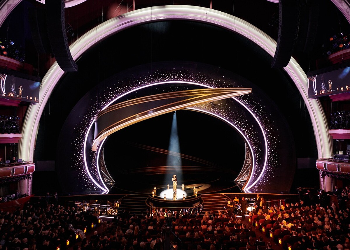 身為奧斯卡&reg;金像獎榮譽贊助商的勞力士，多年來傾力支持電影藝術的傳承與發展，更與當代名導、巨星相互輝映、攜手譜寫電影藝術與雋永腕錶的光輝歷史。