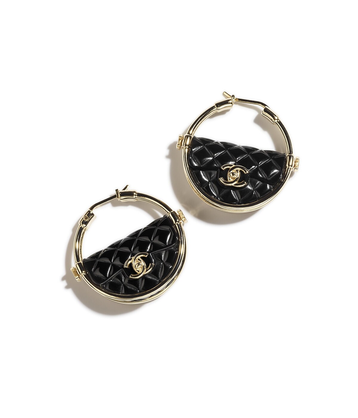 香奈兒金屬高級樹脂手拿包造型耳環，NT 32,900