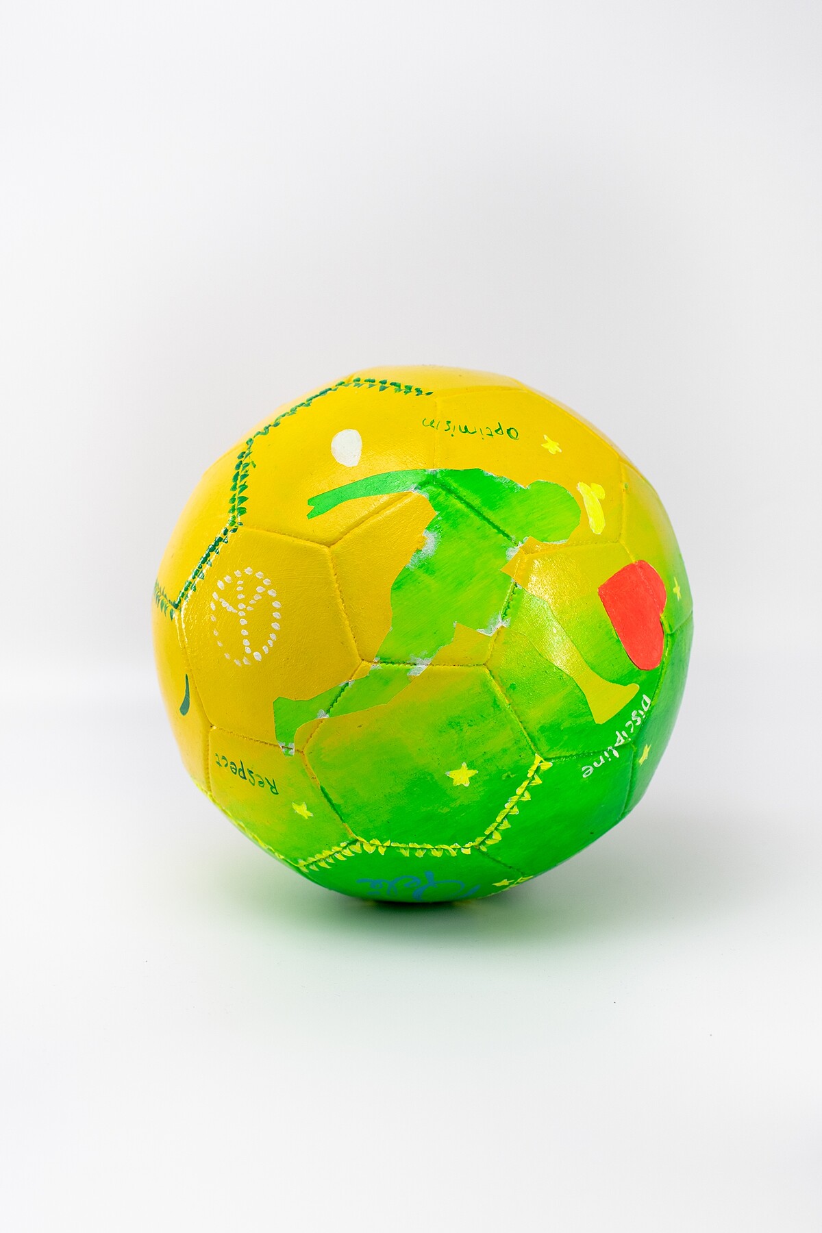 比利親自設計的紀念球