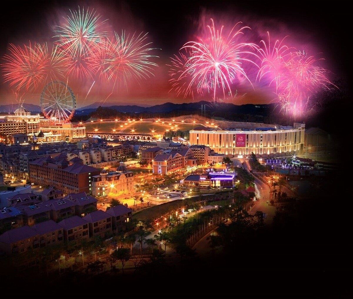 此生必見,999秒跨年煙火在歐風建築群上璀璨如畫。