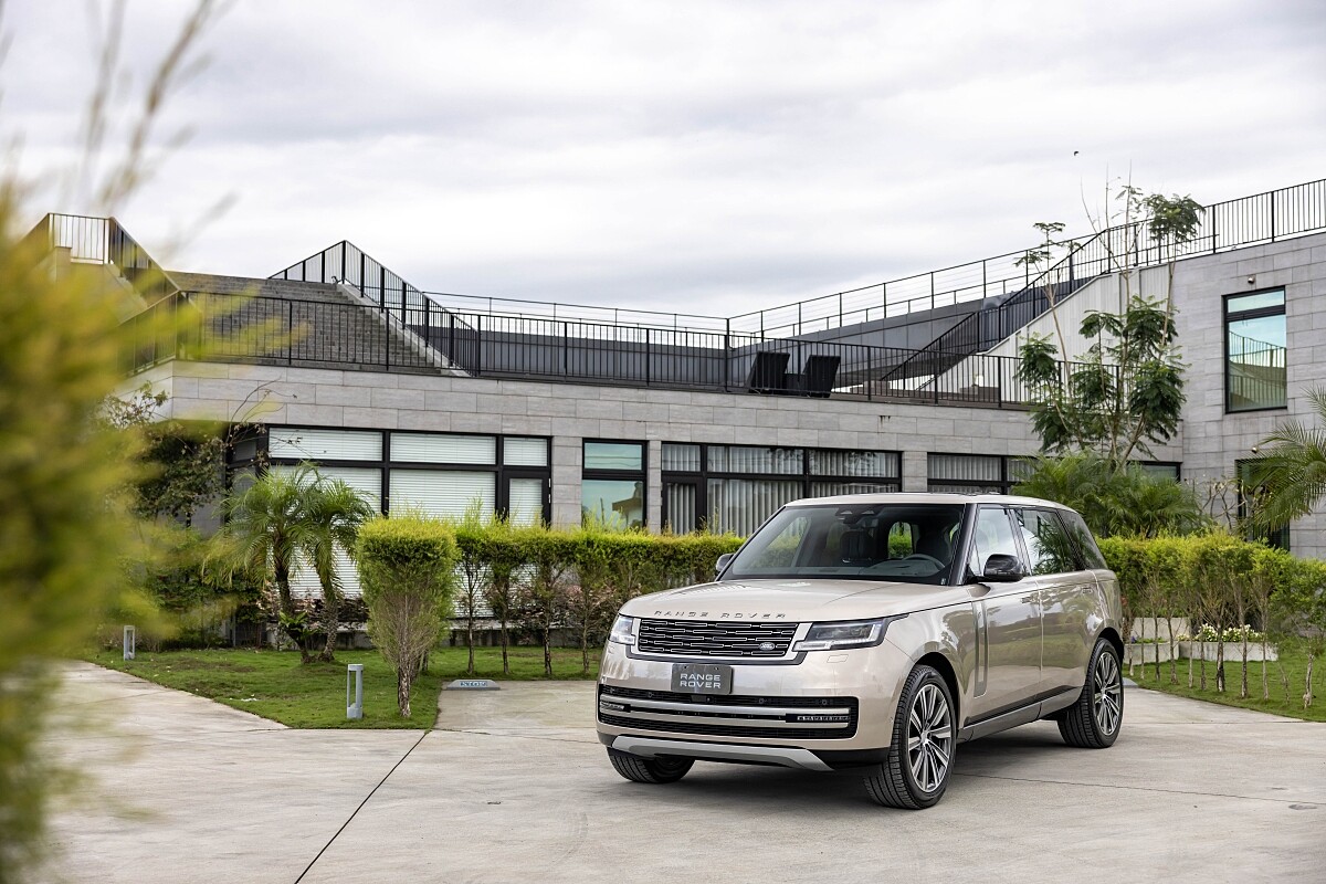 睽違十年後第五代 Range Rover「The New Range Rover」終於宣布問世。