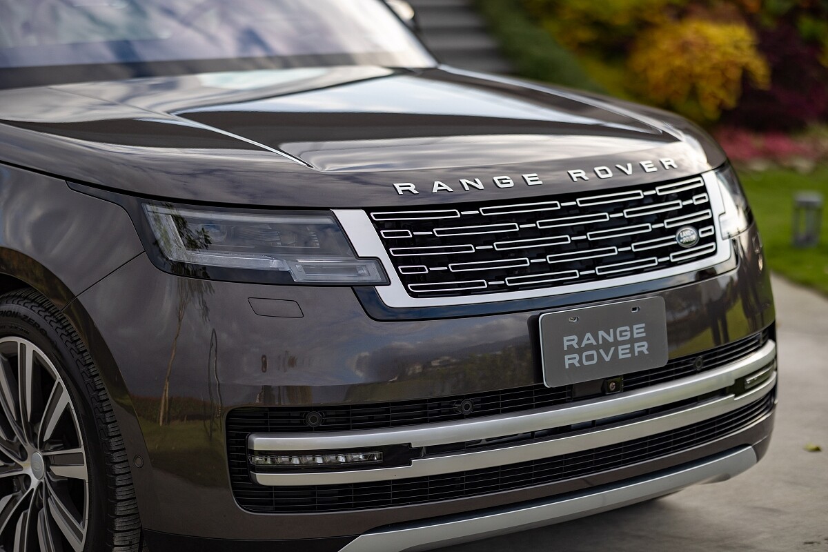 車頭整合了車燈設計創造了強烈的存在感。