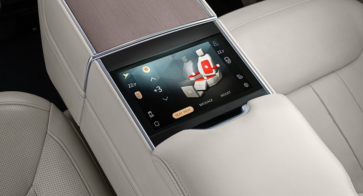 全車座椅扶手皆有加熱功能。