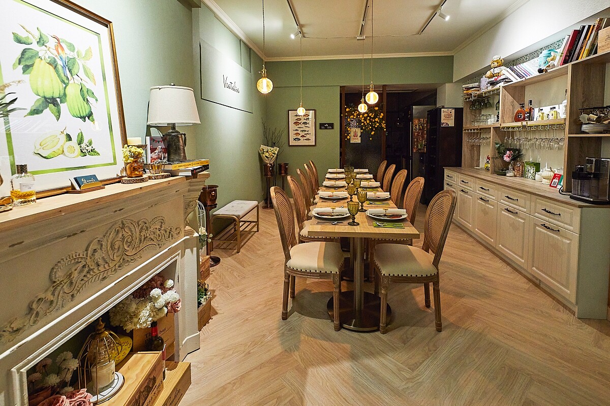 「VEATALIA谷廚義味」隱身於公寓二樓空間。