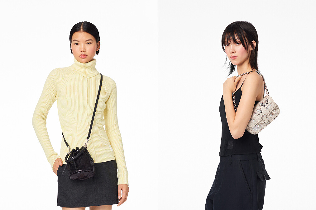 (左)曜石黑亮片刺繡The Bucket水桶包(迷你) NTD 13,900，(右)奶油白雙面亮片刺繡The J Marc肩揹包 NTD 17,900。