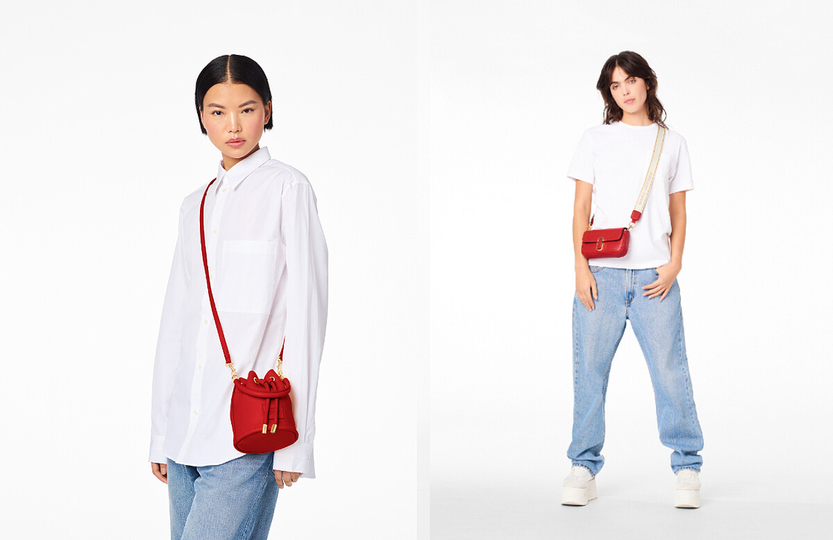 (左圖)開運紅牛皮The Bucket水桶包(迷你) NTD 16,900，(右圖)開運紅The J Marc肩揹包(小) NTD 13,900。