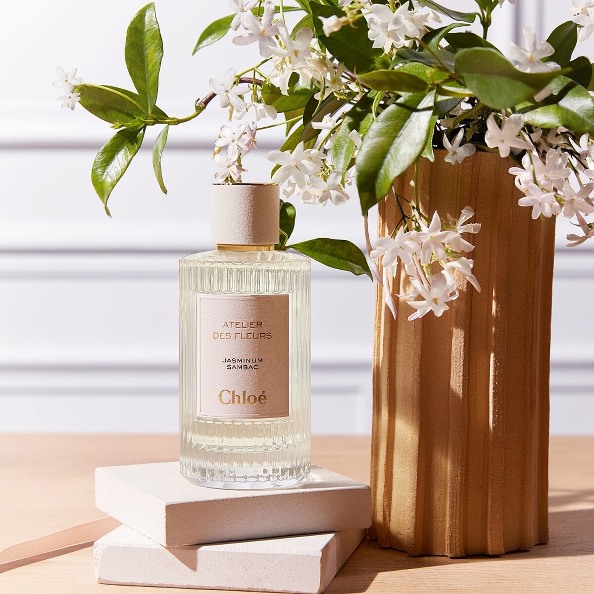 Chloé Atelier des Fleurs仙境花園香水茉莉之光(煙雨茉莉)Jasminum Sambac 50ml，NT5,000、150ml，NT8,900
